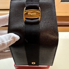 フェラガモ ヴァラリボン 二つ折り 財布　ブラック　保存箱付き
の画像