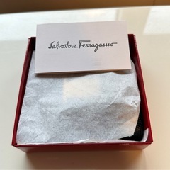 フェラガモ ヴァラリボン 二つ折り 財布　ブラック　保存箱付き
の画像