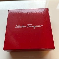 フェラガモ ヴァラリボン 二つ折り 財布　ブラック　保存箱付き
の画像