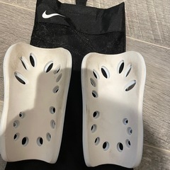 NIKE すねあての画像