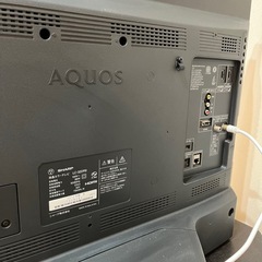 【AQUOS 32型】【バラ売り可】シャープ社製　液晶カラーテレビ　Blue-rayプレーヤー内蔵　テレビ台付きの画像