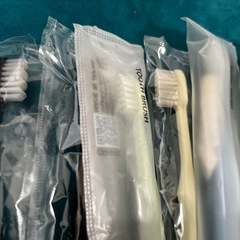 【新品未開封】歯ブラシ 30本セット 歯磨き粉付きの画像