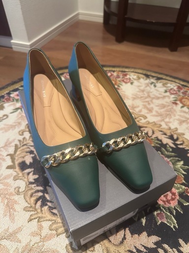 チェーン付きパンプス グリーン