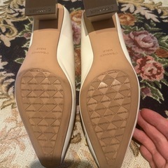 ホワイト ヒールパンプス  上品 本革の画像