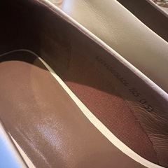 ホワイト ヒールパンプス  上品 本革の画像