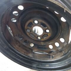 １４インチ 4-1/2J 4穴 PCD100 軽自動車全般に適合 ホイールキャップ付きの画像