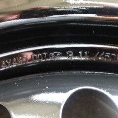 １４インチ 4-1/2J 4穴 PCD100 軽自動車全般に適合 ホイールキャップ付きの画像