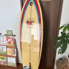 レトロ　シングルフィン　ファンボード クリーム色 赤青ストライプの画像