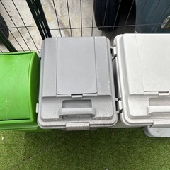 ゴミ箱３つの画像