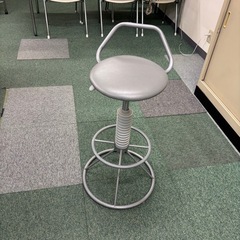 カウンターチェア　グレーの画像