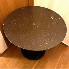 カフェ円卓・円形テーブル（ブラウン・ブラック）の画像