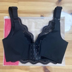 定価2090円　新品未使用　BeHe ベーエ  ナイトブラ 75Lの画像