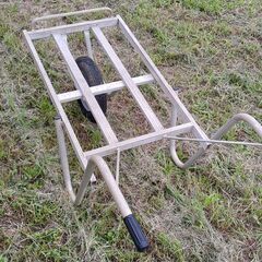 アルミコンテナカー（アルミ一輪車）の画像