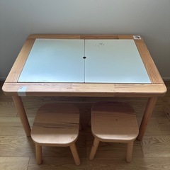 IKEA 子供用机&椅子の画像