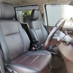 トヨタ　エスクァイア　Ｇｉ★1年保証★ロードサービス付　メーカーＯＰナビ　地デジ　バックカメラ　Ｂｌｕｅｔｏｏｔｈ　両側パワースライド　黒革シートヒーター　クルコン　ＥＴＣ　スマートキー　オートライト　オートハイビーム　ＬＥＤヘッド　純正１５ＡＷの画像