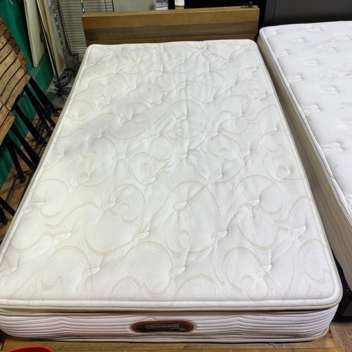 セミダブルベッド！　マットレスシモンズ！