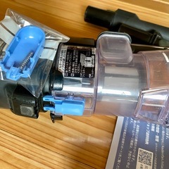 HITACHI製コードレススティッククリーナー 充電器とブラシ付きの画像