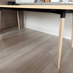 IKEAダイニングテーブルの画像