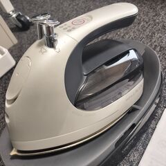 東芝 TOSHIBA コードレススチームアイロン TA-FVX101の画像