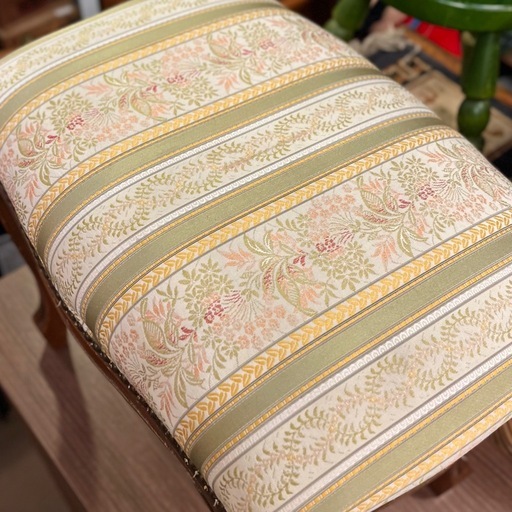 (B) 猫脚 フットスツール オットマン ヨーロピアン クラシック 輸入家具　フットレスト European Foot Stool Ottoman Classic Italian Style Furniture rest Cat Leg Stool Classic European Style Furniture gabriole leg ネコ脚　ねこ脚  検） 猫脚 フットスツール オットマン ヨーロピアン家具 イタリア家具 クラシック家具 輸入家具 ロココ調 アンティーク調 スツール 足置き 椅子 チ