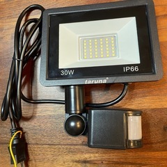 【未使用】センサーライト 30W LED投光器 屋外 人感センサー コンセント式 作業灯 防犯ライト IP66 LED 昼光色 6500K 3200LMの画像
