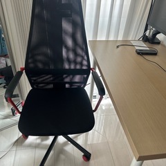IKEA 椅子と机
の画像