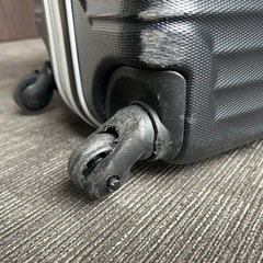 スーツケース 90L （ジャンク品タイヤ破損）  の画像
