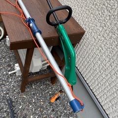 マキタ草刈り機100v 高枝切りハサミのセットの画像