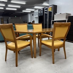 【お買い得‼️】高級♪ カリモク 4人掛けダイニングテーブルセット 先鋭デザイン 合成皮革張りチェア 木製ナチュラルブラウン♪の画像
