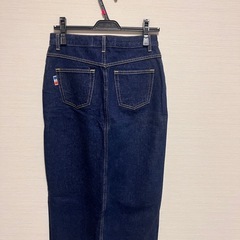 女性ファッション　デニムスカートの画像