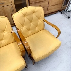 【美品‼️】高級♪ カリモク ロータイプ ダイニングチェア 2脚セット コロニアル 1人掛けソファ 合成皮革張り ブラウン♪の画像