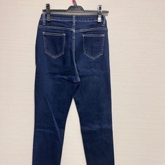 女性ファッションデニムパンツの画像