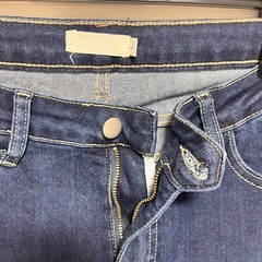女性ファッションデニムパンツの画像