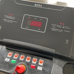 BTM の電動ルームランナー 8030C、BTM トレッドミルの画像