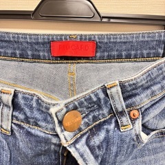 ブランドデニムパンツ　女性の画像