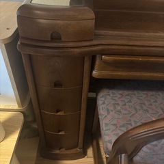 おしゃれなドレッサーの画像