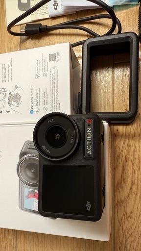 ※値引中※【ほぼ新品アクションカメラ】　DJI Osmo Action 4 Standard Combo ほぼ新品（付属品完備）