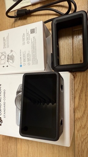 ※値引中※【ほぼ新品アクションカメラ】　DJI Osmo Action 4 Standard Combo ほぼ新品（付属品完備）
