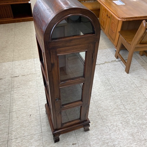 【ジモティー割引で最大15％OFF⭐️】 右開き 猫脚 バリ 雑貨　家具　ガラス扉 3段飾り棚