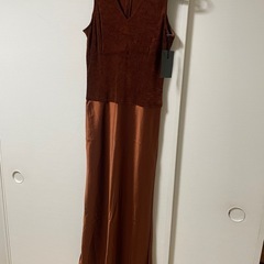 主にMサイズ、エストネーション(2枚目)含のドレス含、COLE HAANバック含む(4枚目)レディース服　の画像