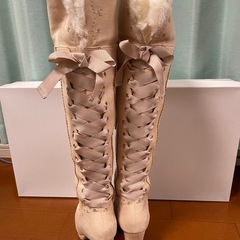 LIZLISAファー付きレースアップロングブーツの画像