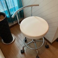 カウンターチェアーの画像