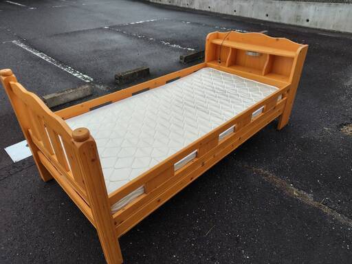 ☆引き取り限定】 美品 木製 シングルベッド マットレス付き 1050×2240