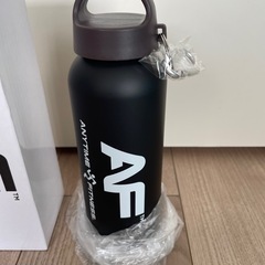 〈新品未使用〉今月末まで 軽量カラビナ付き 500ml 水素水も入れられるアルミドリンクボトル　の画像