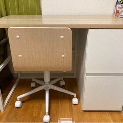 【急募】机とイスのセットの画像
