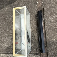 水槽、照明、ヒーターのセット。幅60cm、奥行16cmの画像