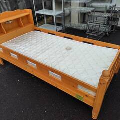【★引き取り限定】 シングルベッド 木製  ベッド マットレス付き 1050×2230の画像