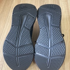 adidas 運動靴の画像