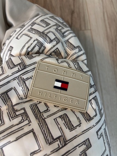 TOMMY HILFIGER 幾何学模様 ダウンジャケット
