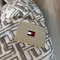 TOMMY HILFIGER 幾何学模様 ダウンジャケットの画像